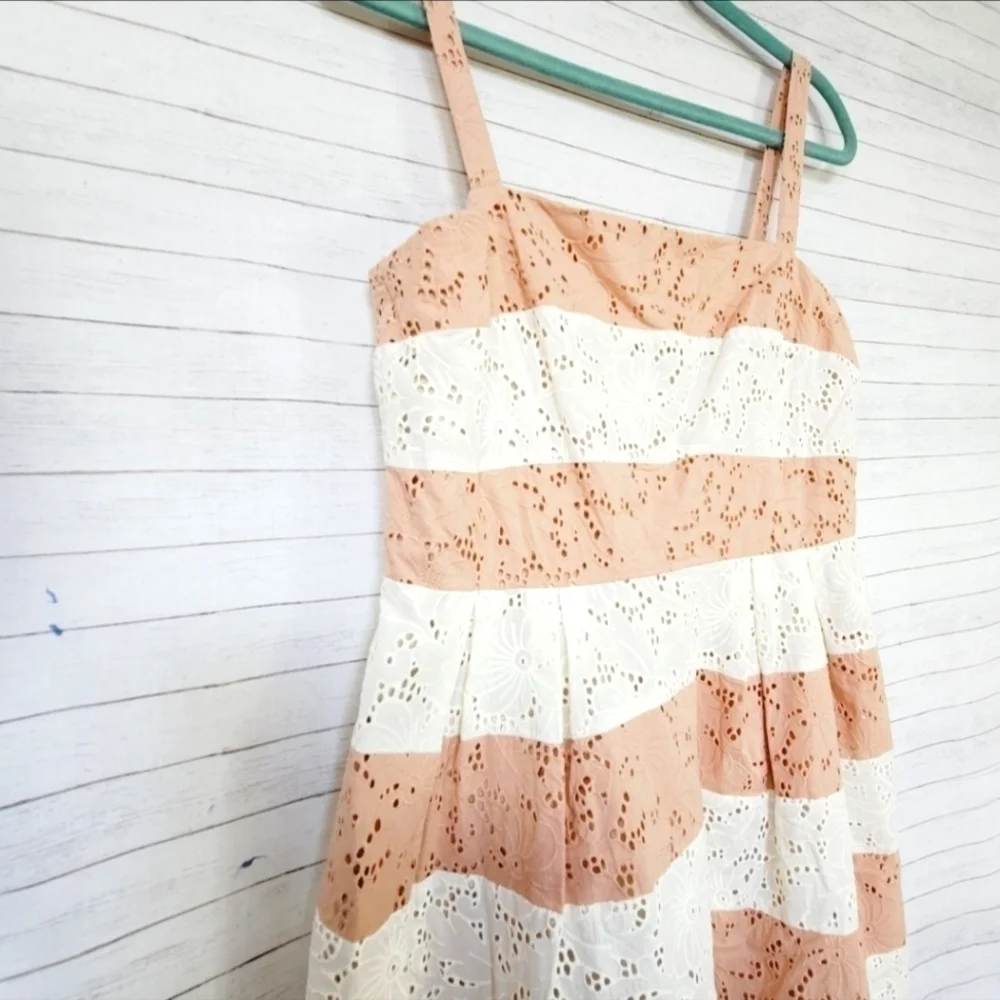 LOFT PEACH & WHITE EYELET LACE FIT & FLARE, SZ 6